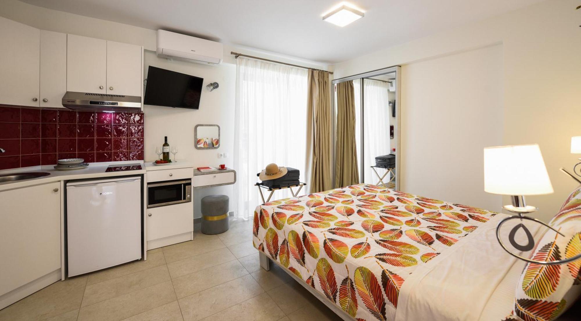 Elpiniki Luxury Rooms Nea Poteidaia Exterior photo