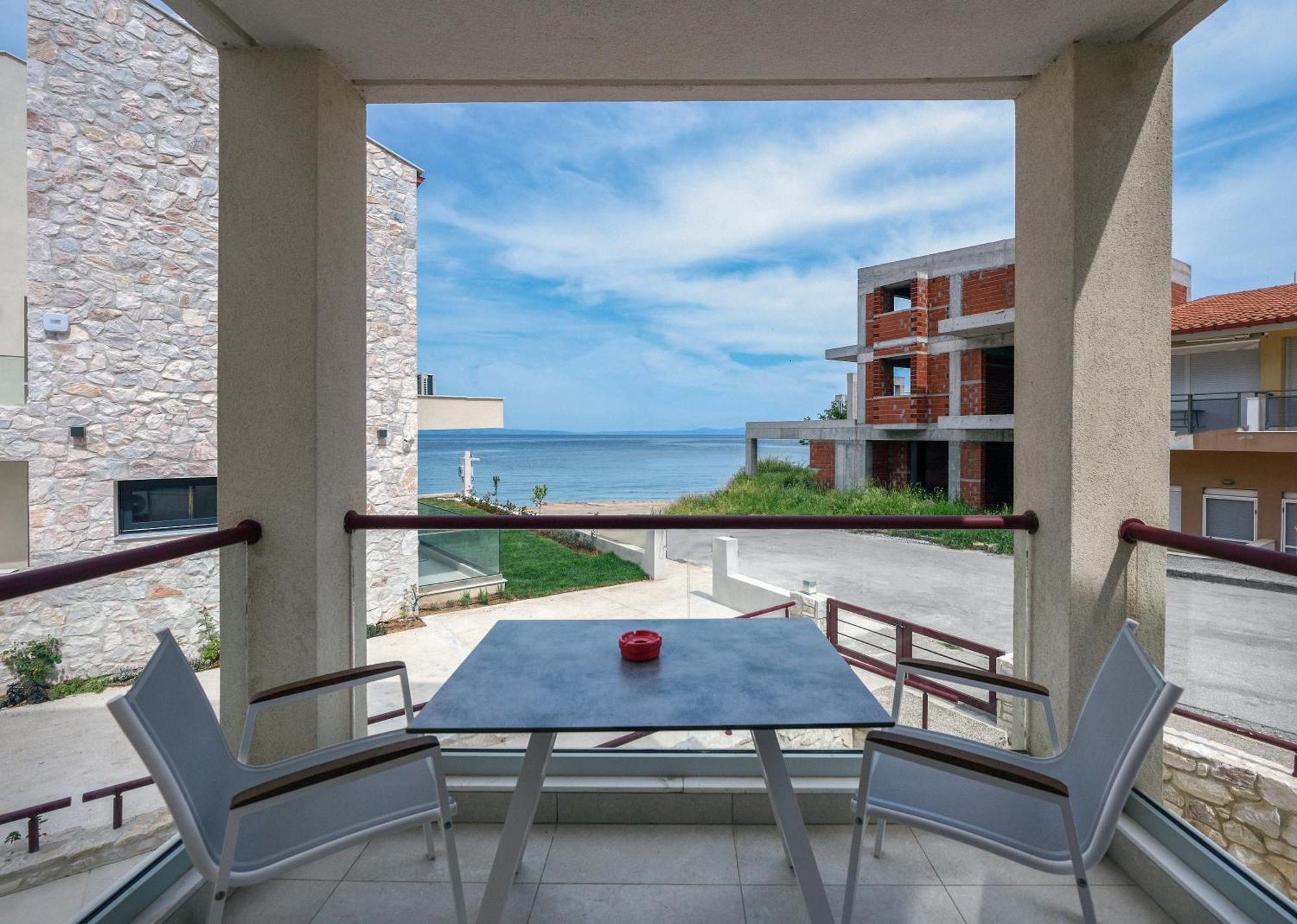 Elpiniki Luxury Rooms Nea Poteidaia Exterior photo